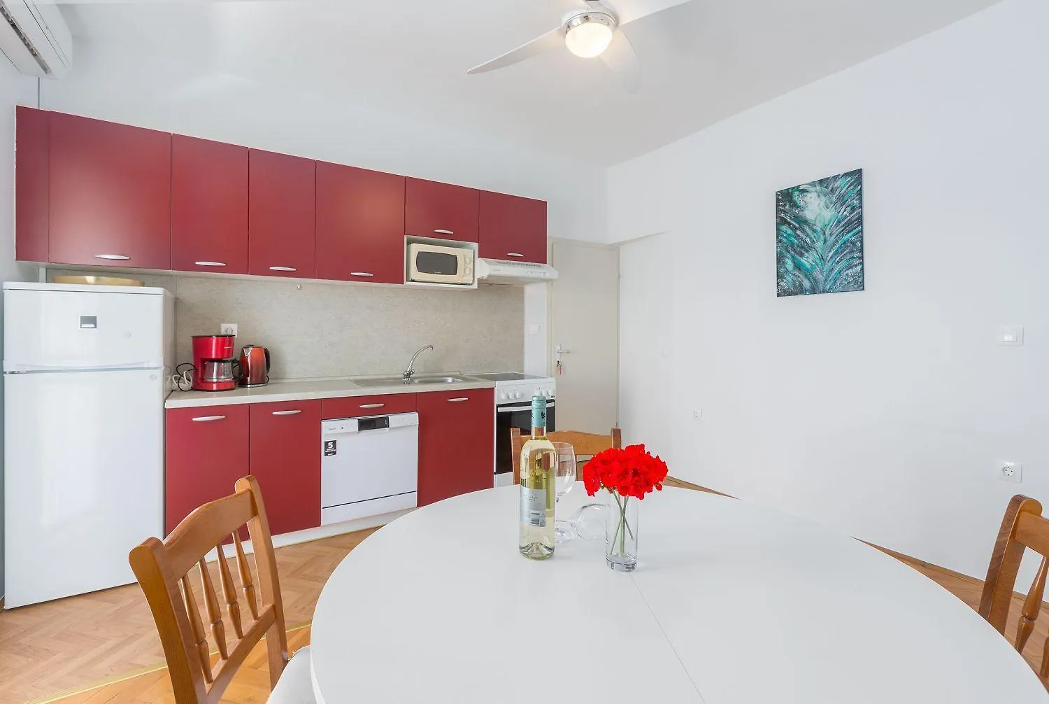 Helles Apartment Nur 250 Meter Zum Strand Mit Meerblick, Pool, Grill, Waschmaschine Porec