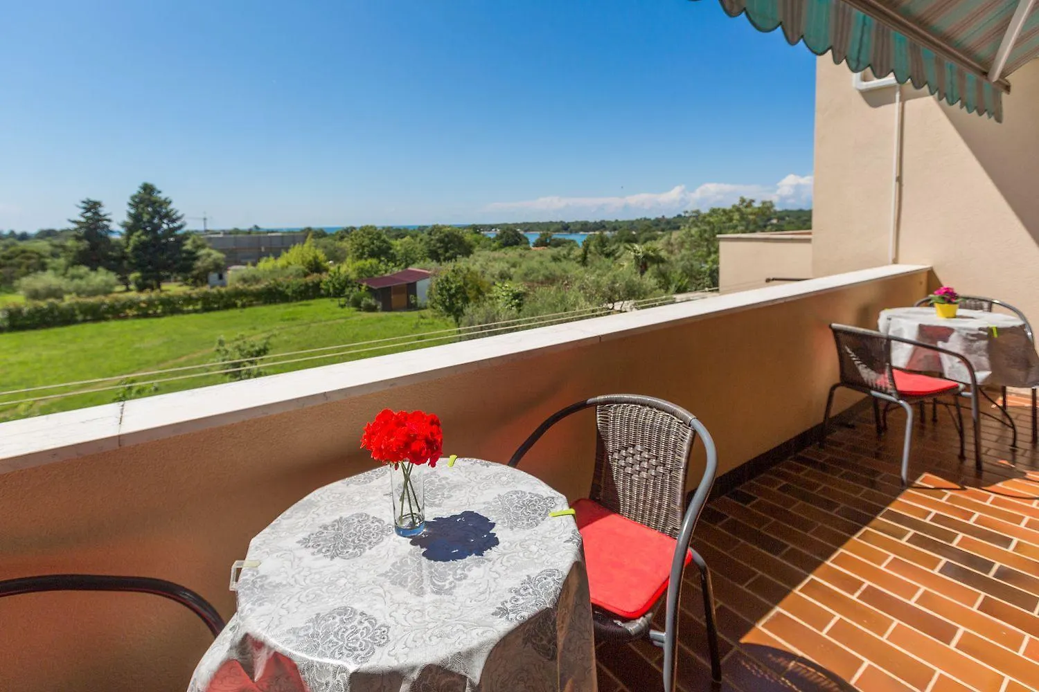 Helles Apartment Nur 250 Meter Zum Strand Mit Meerblick, Pool, Grill, Waschmaschine Porec Croatia