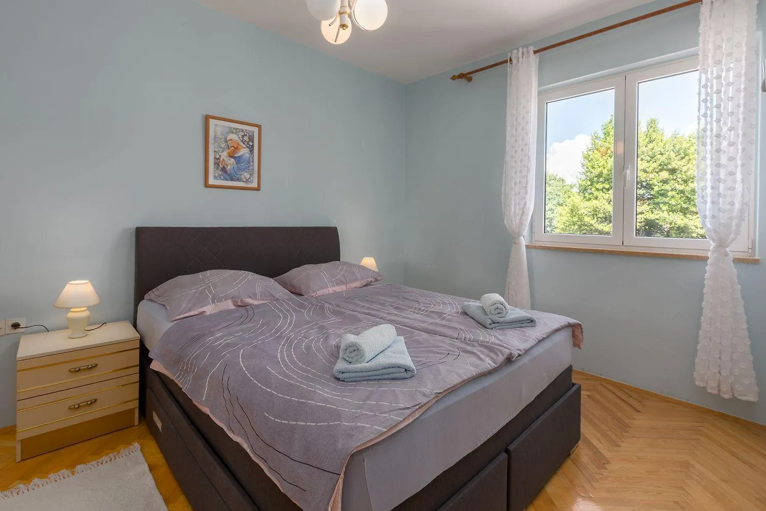 Helles Apartment Nur 250 Meter Zum Strand Mit Meerblick, Pool, Grill, Waschmaschine Porec