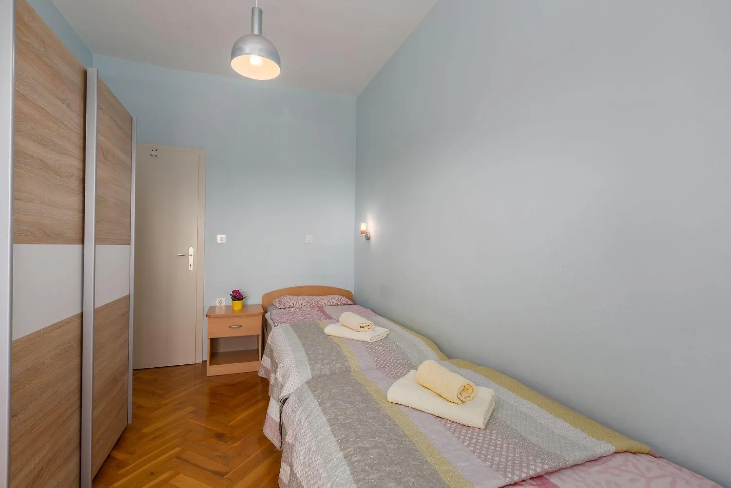 Helles Apartment Nur 250 Meter Zum Strand Mit Meerblick, Pool, Grill, Waschmaschine Porec