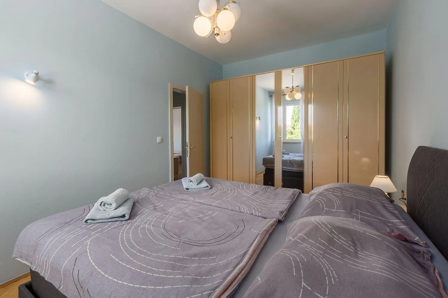 Helles Apartment Nur 250 Meter Zum Strand Mit Meerblick, Pool, Grill, Waschmaschine Porec 0*,  Croatia
