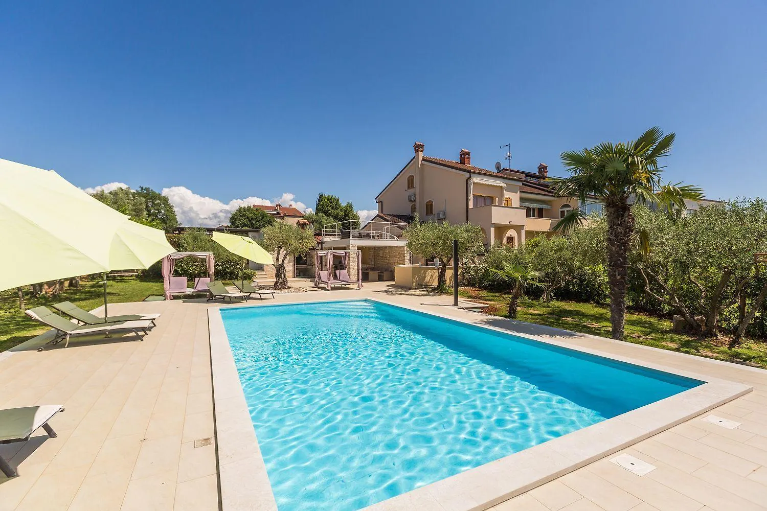 Helles Apartment Nur 250 Meter Zum Strand Mit Meerblick, Pool, Grill, Waschmaschine Porec