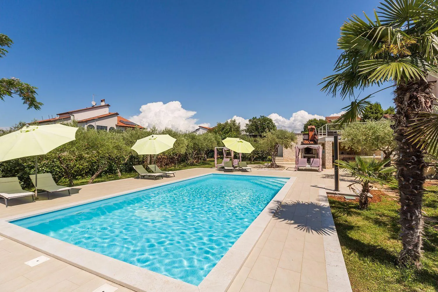 Helles Apartment Nur 250 Meter Zum Strand Mit Meerblick, Pool, Grill, Waschmaschine Porec