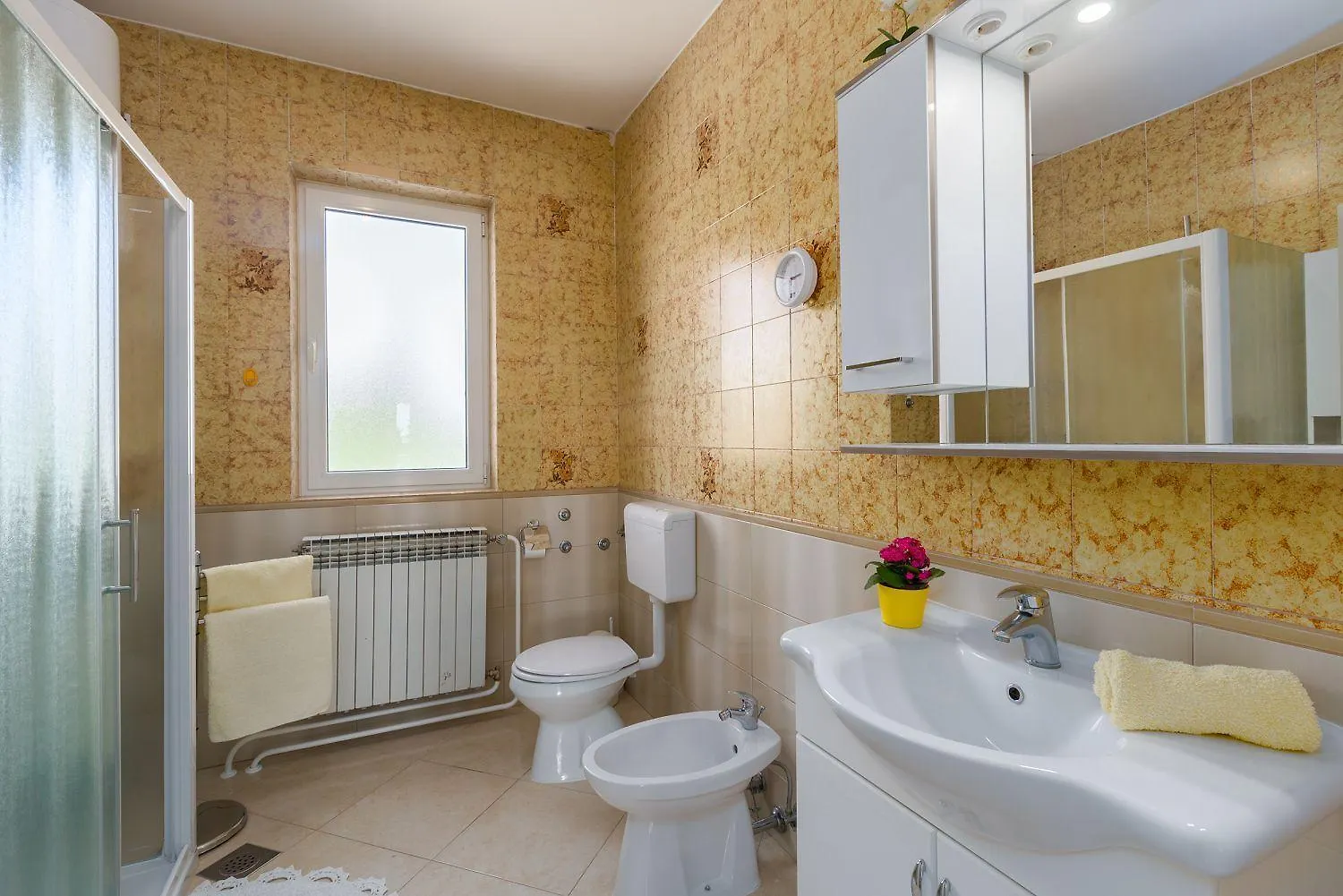 Helles Apartment Nur 250 Meter Zum Strand Mit Meerblick, Pool, Grill, Waschmaschine Πόρετς